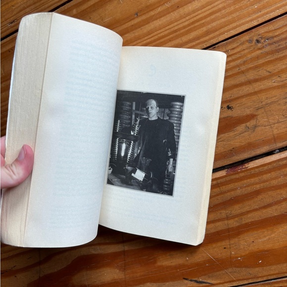 (255) STIFF BOOK - Picture 9 of 12